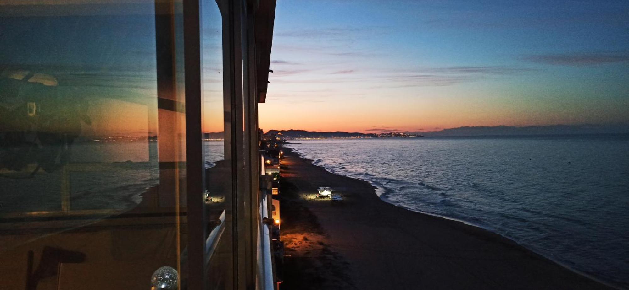 Blue Double Private Room At Front Beach - Habitacion Doble En La Playa Valencia Exterior foto